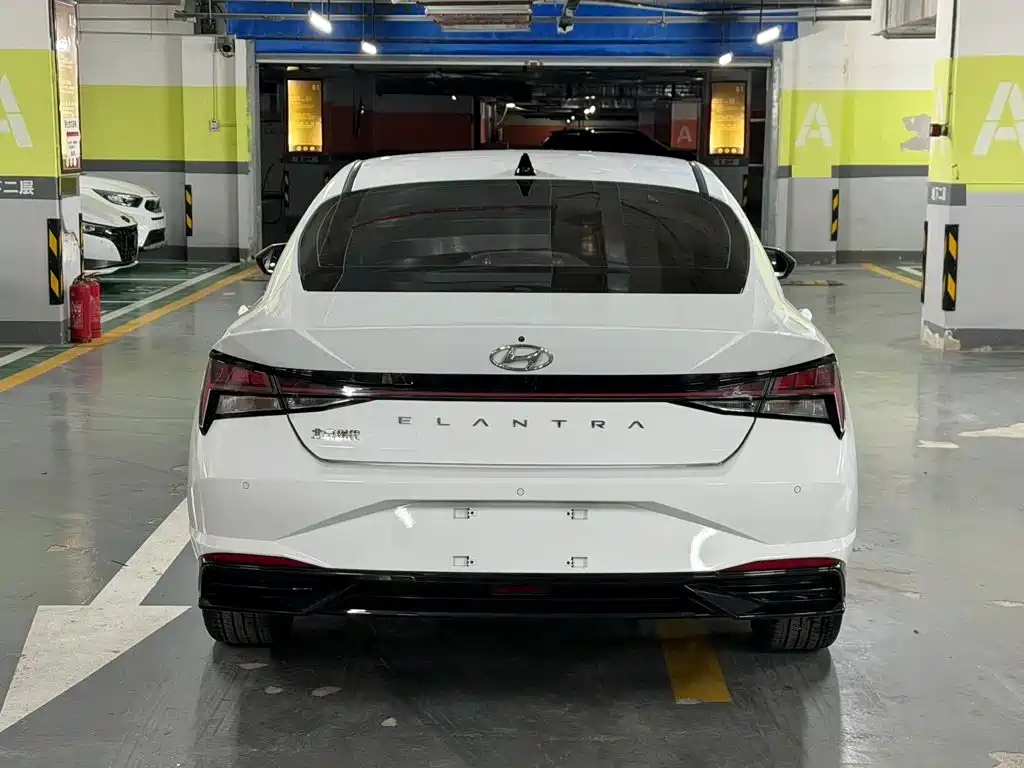 Hyundai Elantra 2023 — фото 4