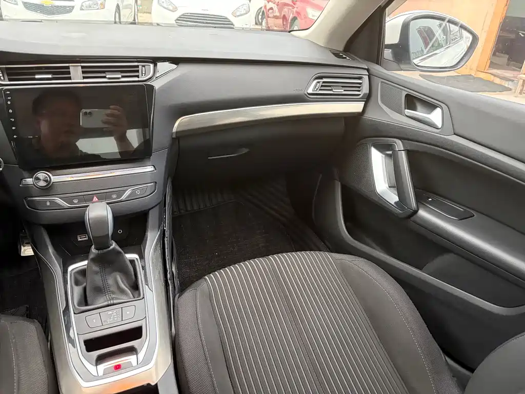 Peugeot 408 2015 — фото 11
