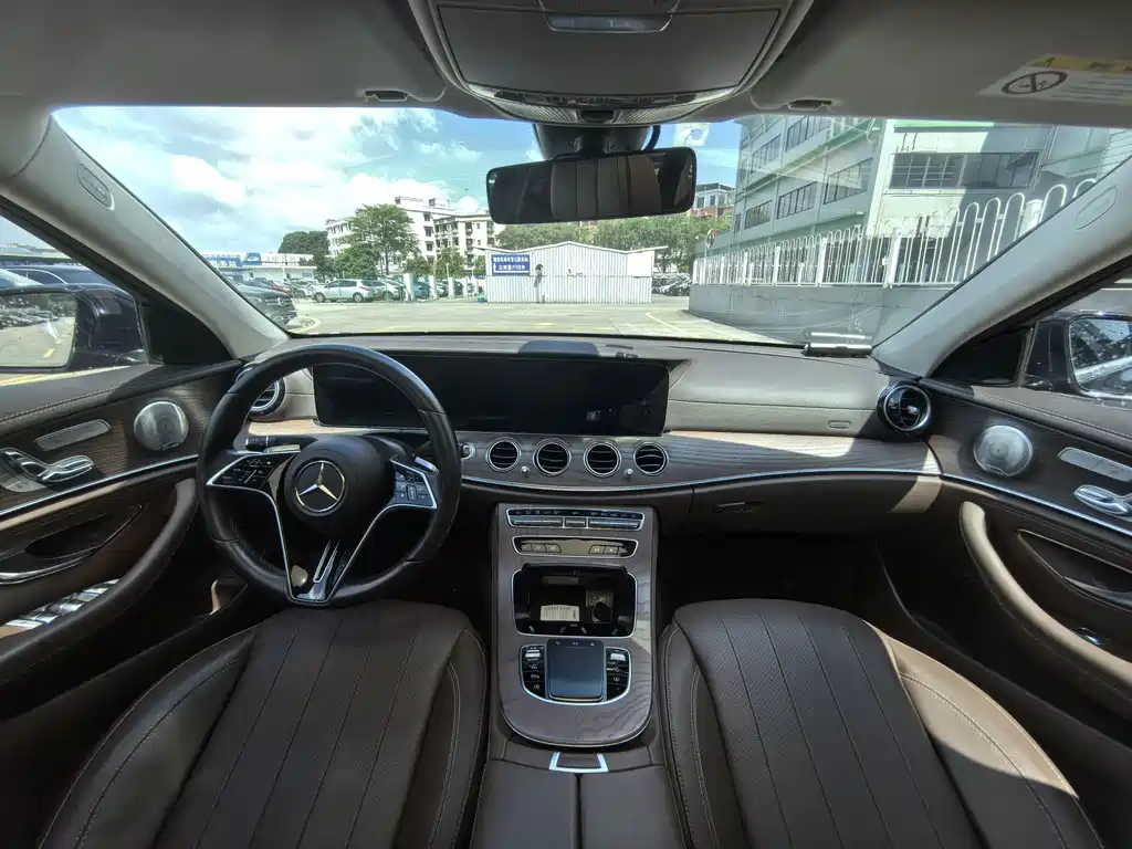 Mercedes-Benz E-Class 2023 — фото 15