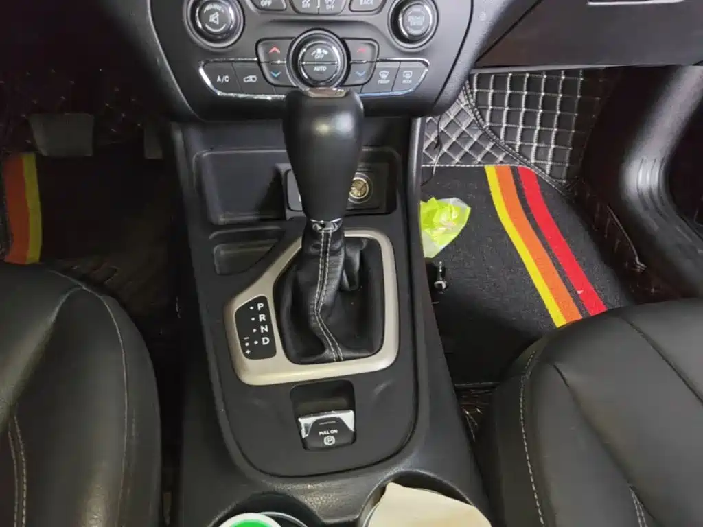 Jeep Cherokee 2018 — фото 14