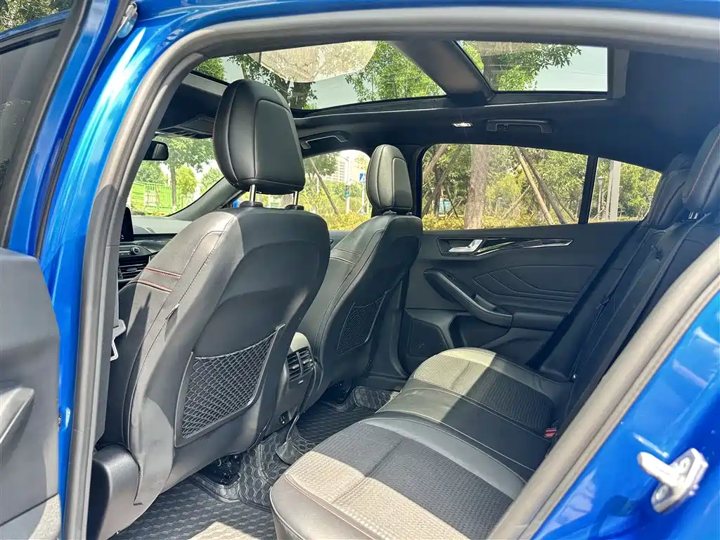 Ford Focus 2021 — фото 13