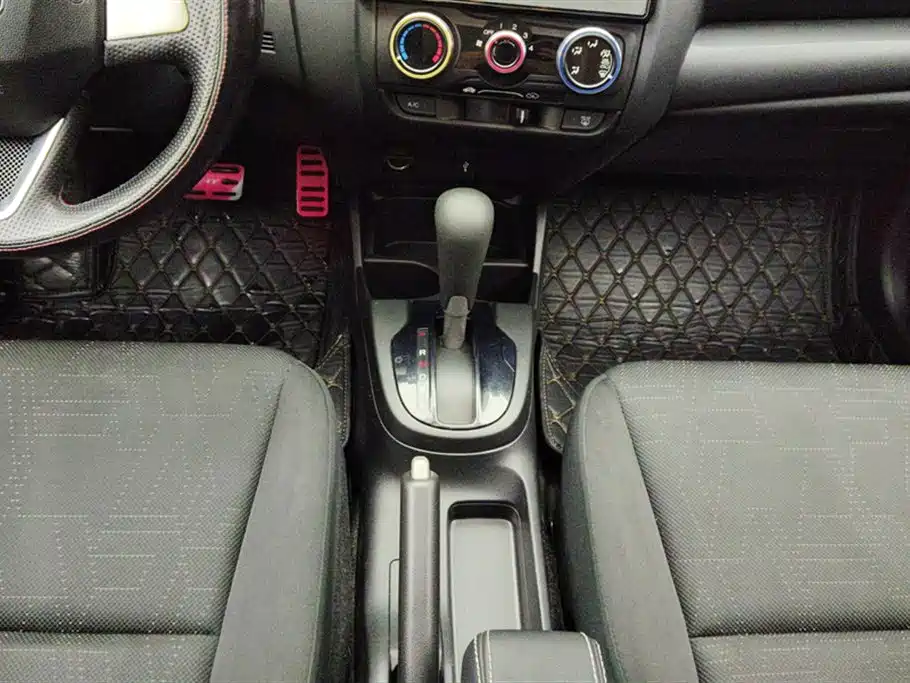 Honda Fit 2017 — фото 16