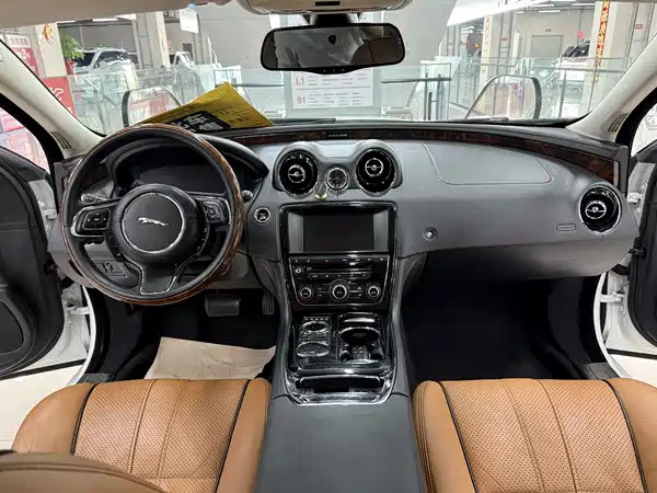 Jaguar XJ 2015