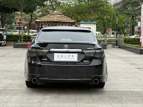Toyota Reiz 2012