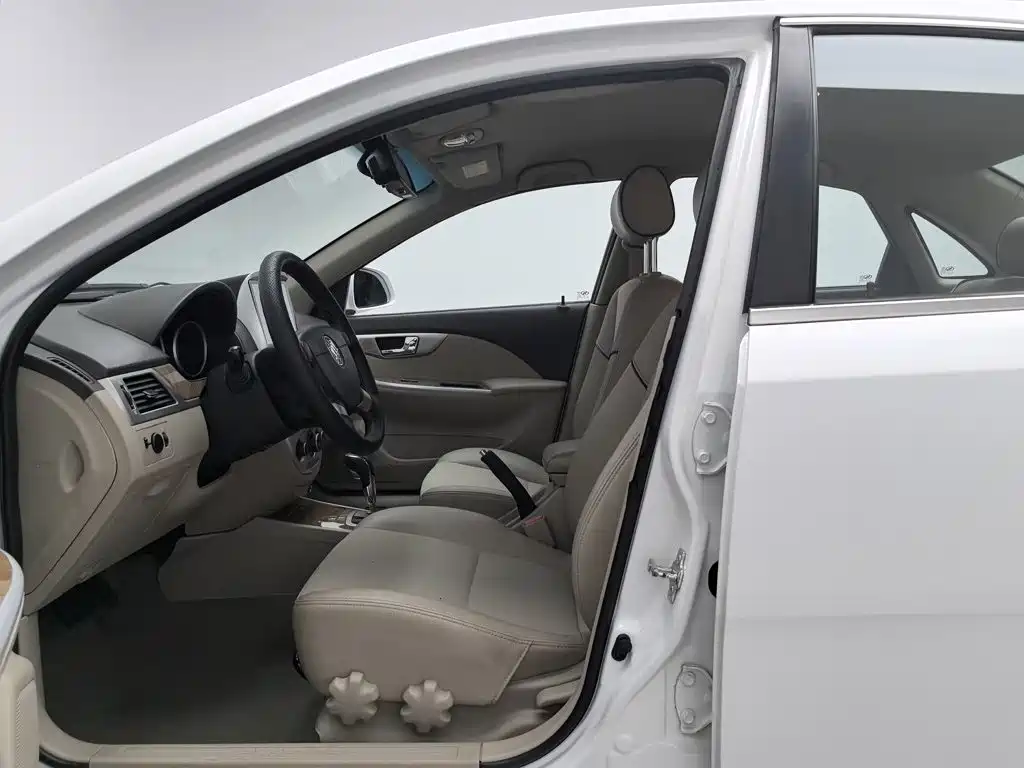 Buick Excelle 2016 — фото 10