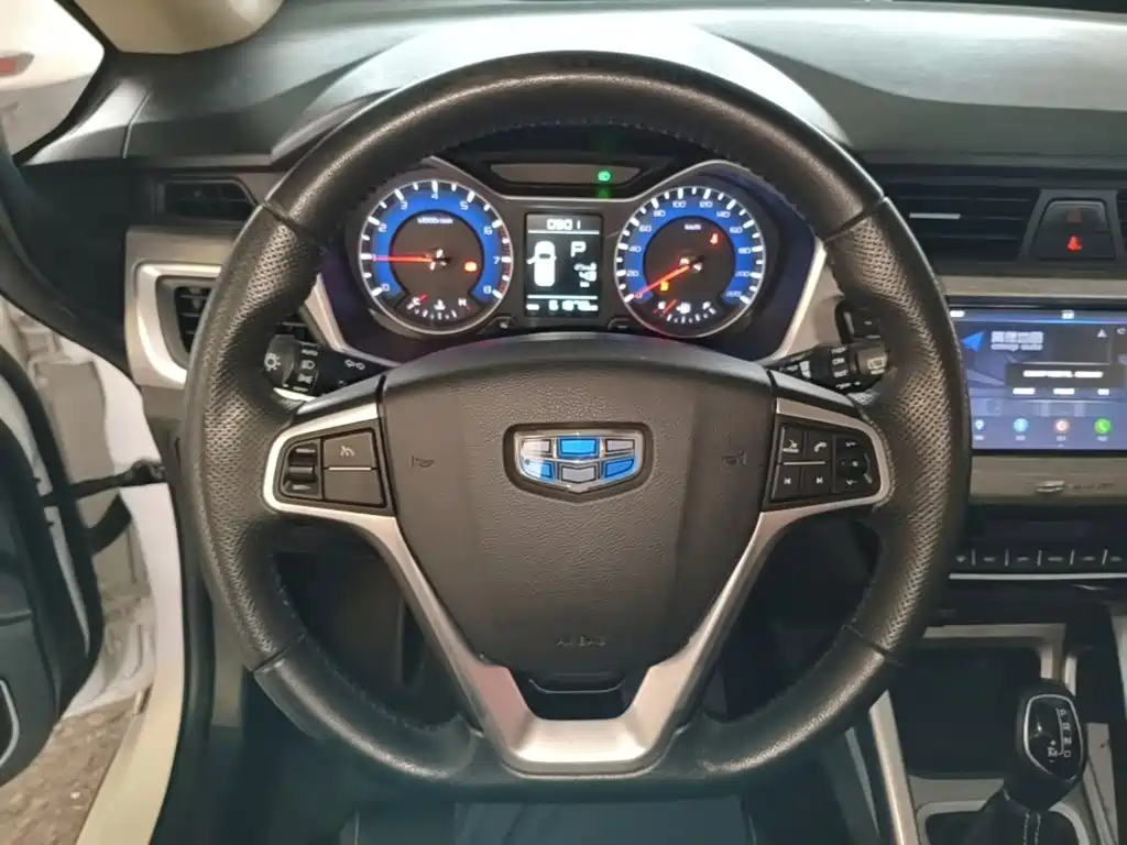 Geely Vision X3 2018 — фото 11