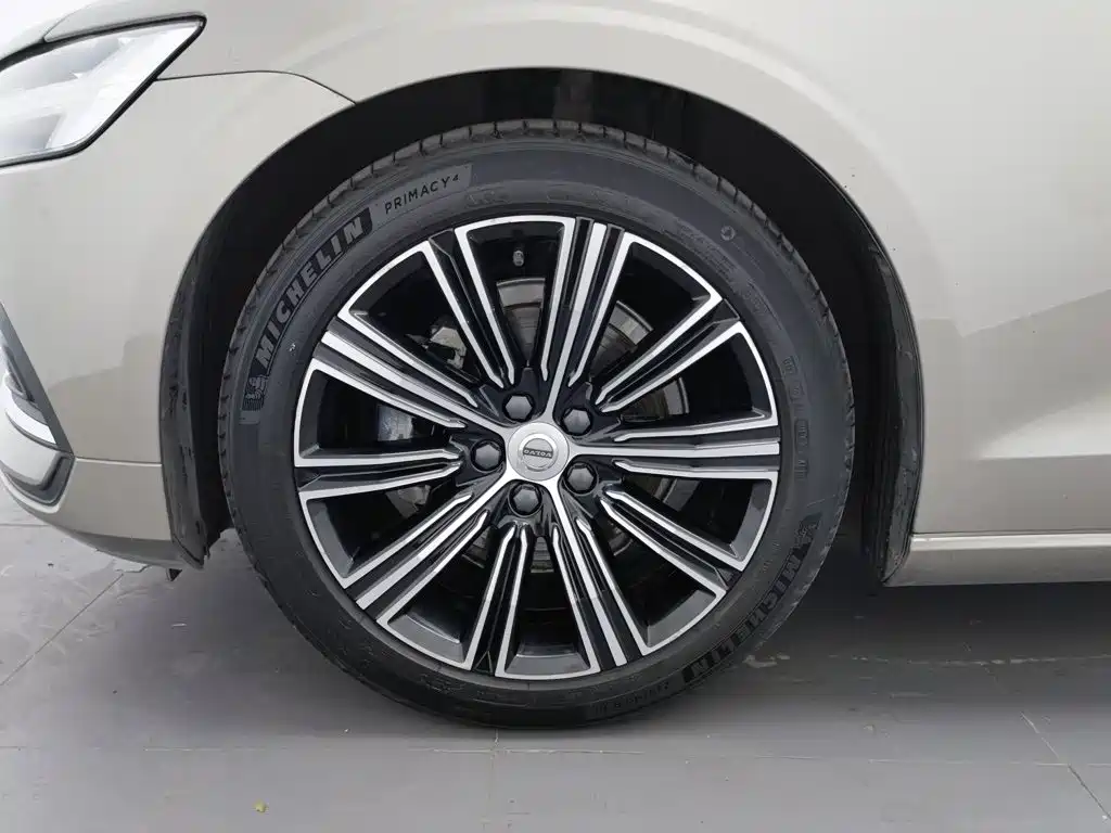 Volvo S60 2020 — фото 17