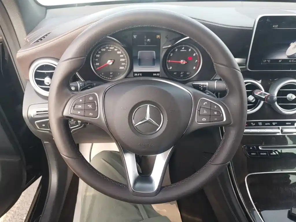 Mercedes-Benz GLC 2017 — фото 11