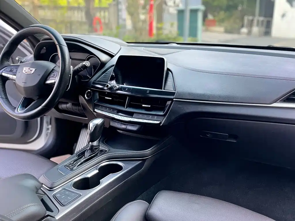 Cadillac CT4 2021 — фото 15