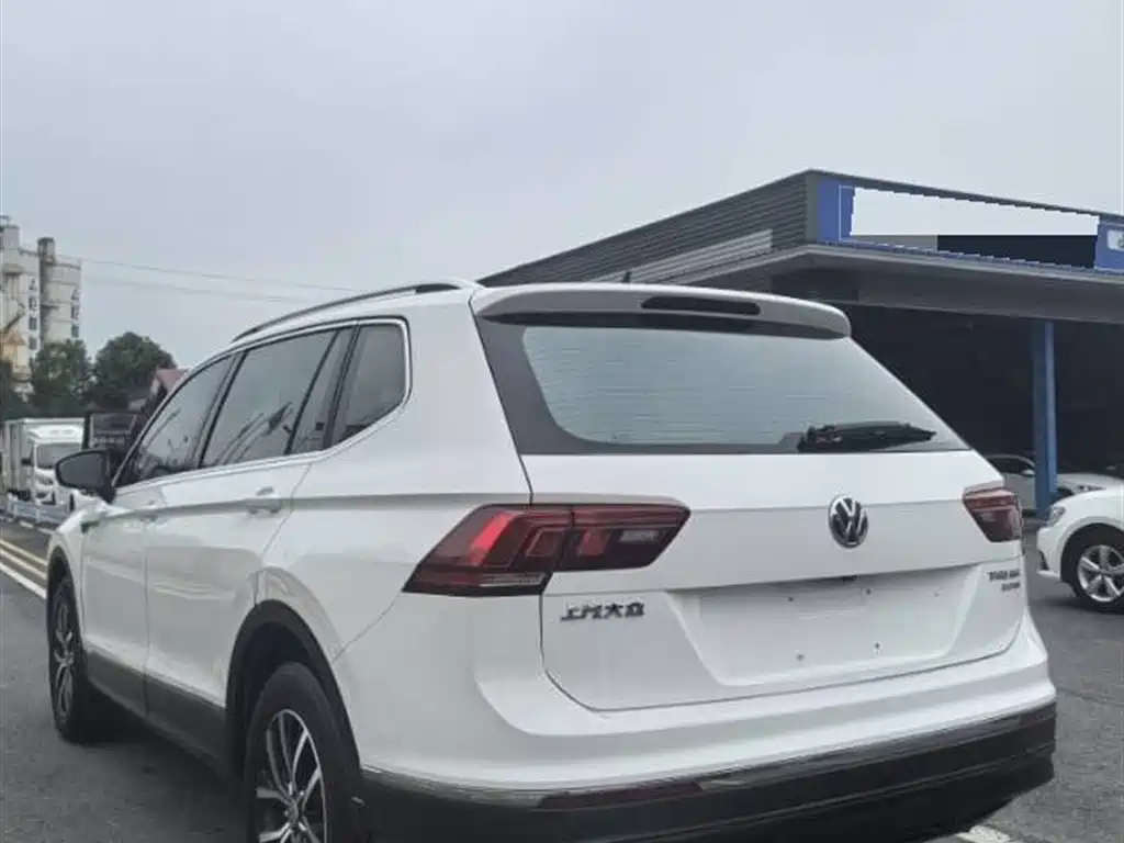 Volkswagen Tiguan L 2018 — фото 9