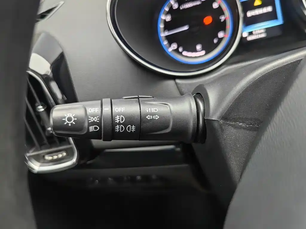 Dongfeng Fengshen AX4 2017 — фото 21