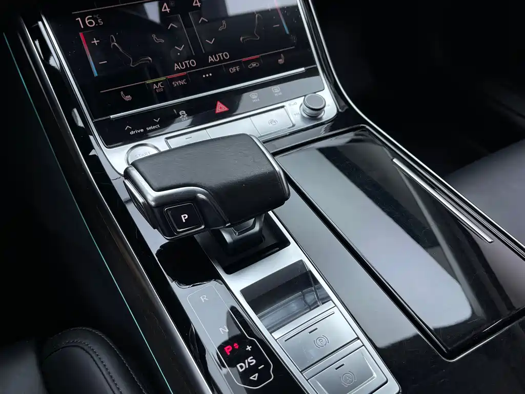 Audi A8 2020 — фото 12