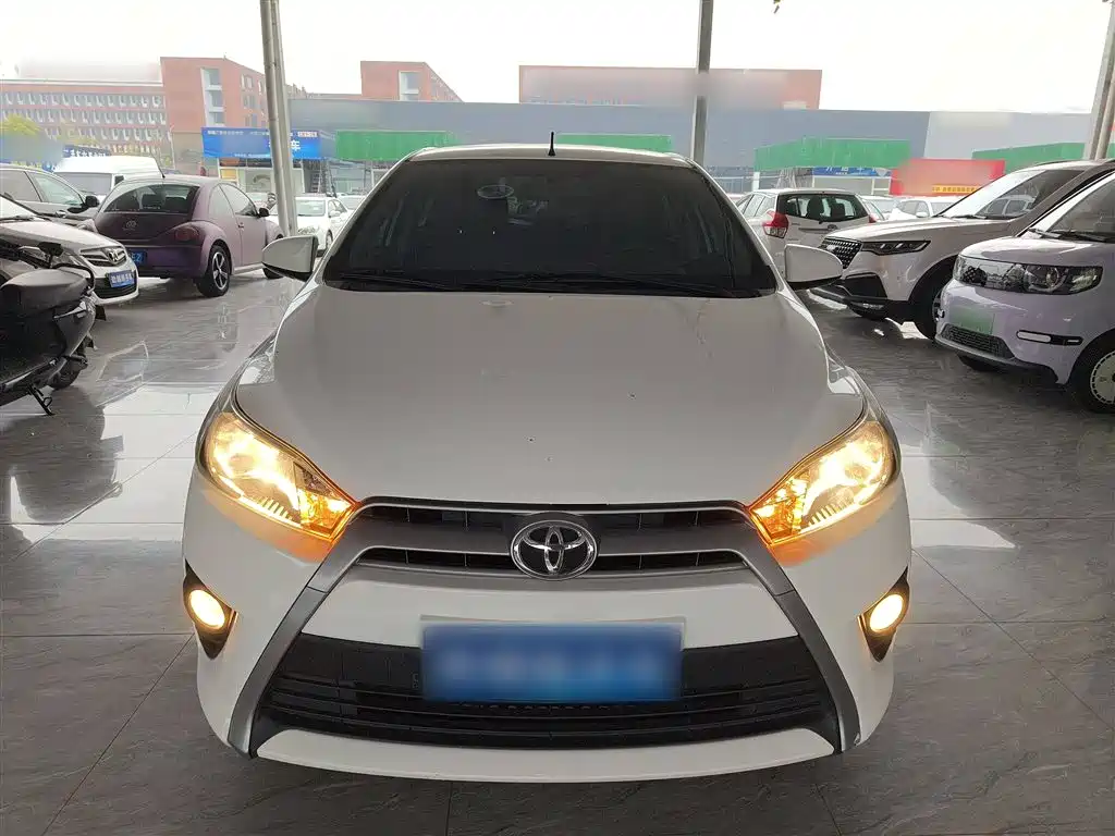 Toyota Yaris L 2015 — фото 3