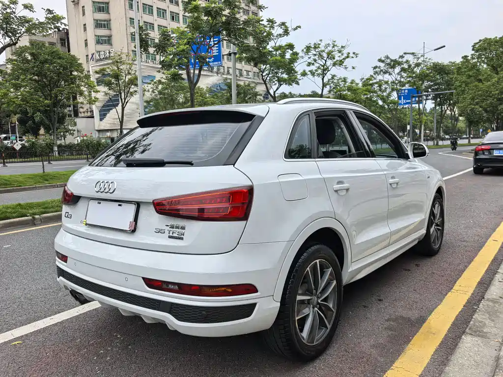 Audi Q3 2019 — фото 16