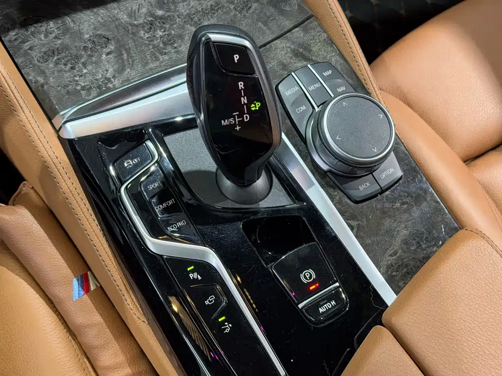BMW 6 Series GT 2022 — фото 18