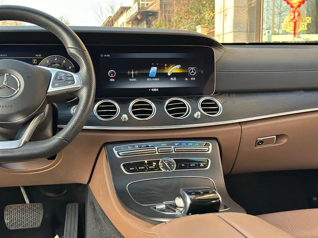 Mercedes-Benz E-Class 2018 — фото 11