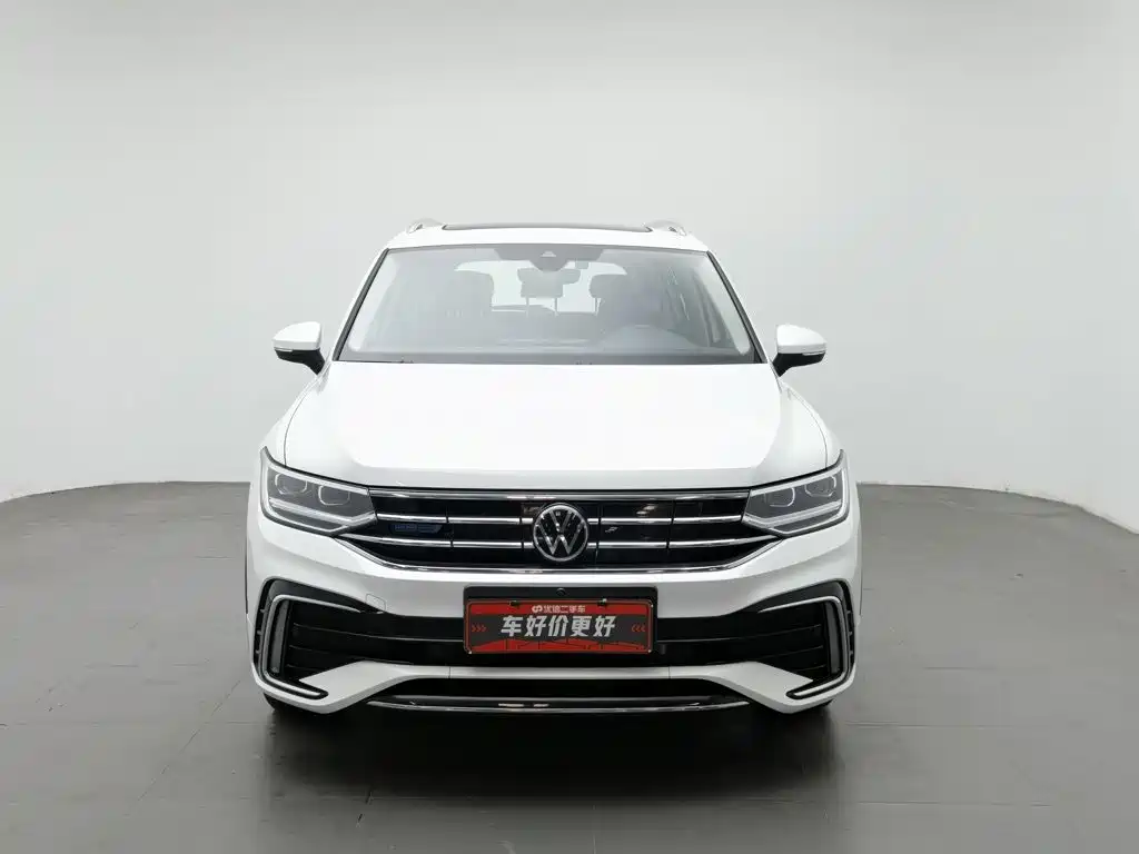 Volkswagen Tiguan L Plug-In Hybrid 2024 — фото 3