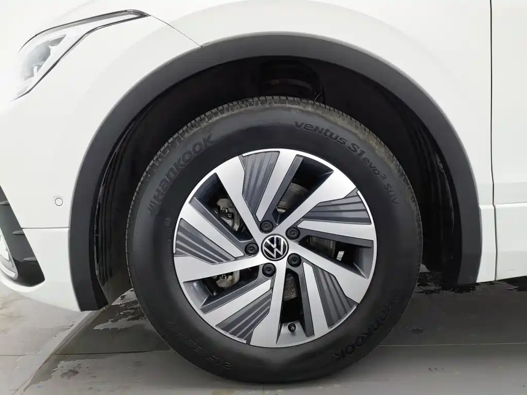 Volkswagen Tiguan L Plug-In Hybrid 2024 — фото 17