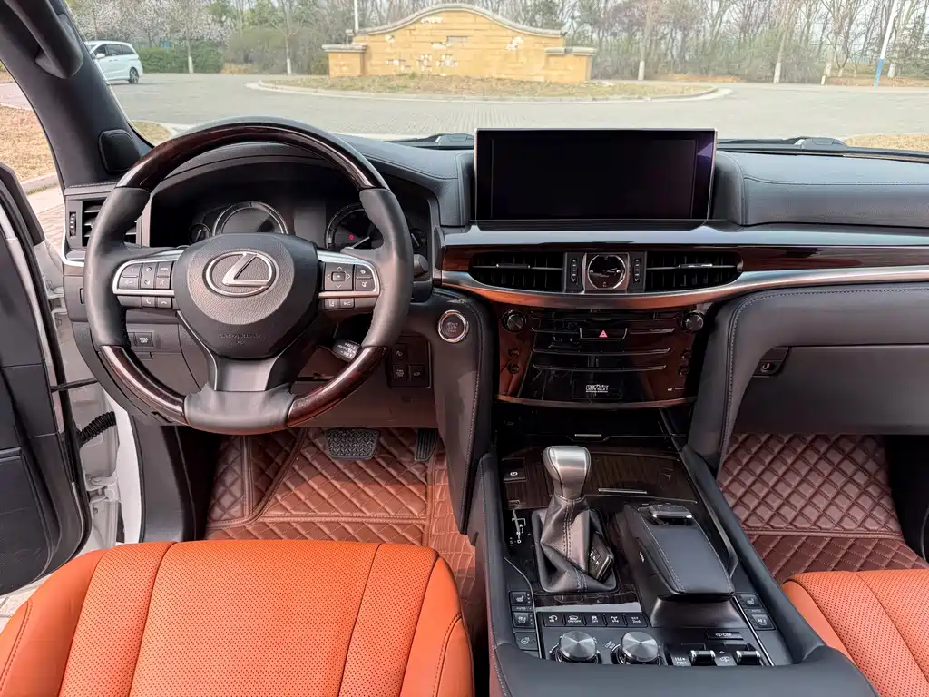 Lexus LX 2016 — фото 16