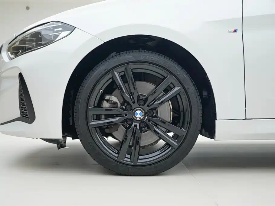 BMW 1 Series 2022 — фото 16