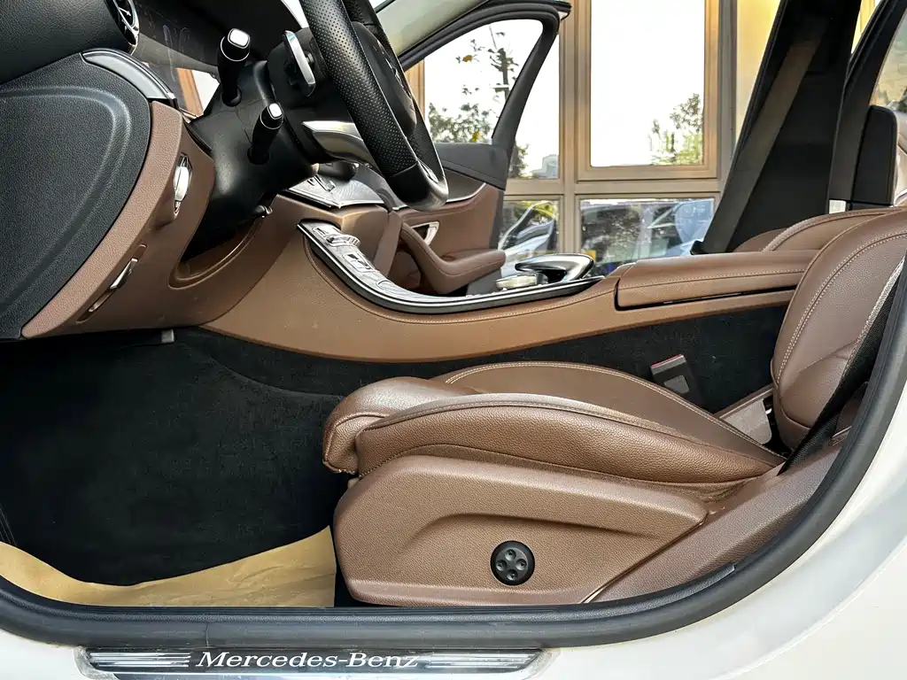 Mercedes-Benz E-Class 2018 — фото 14
