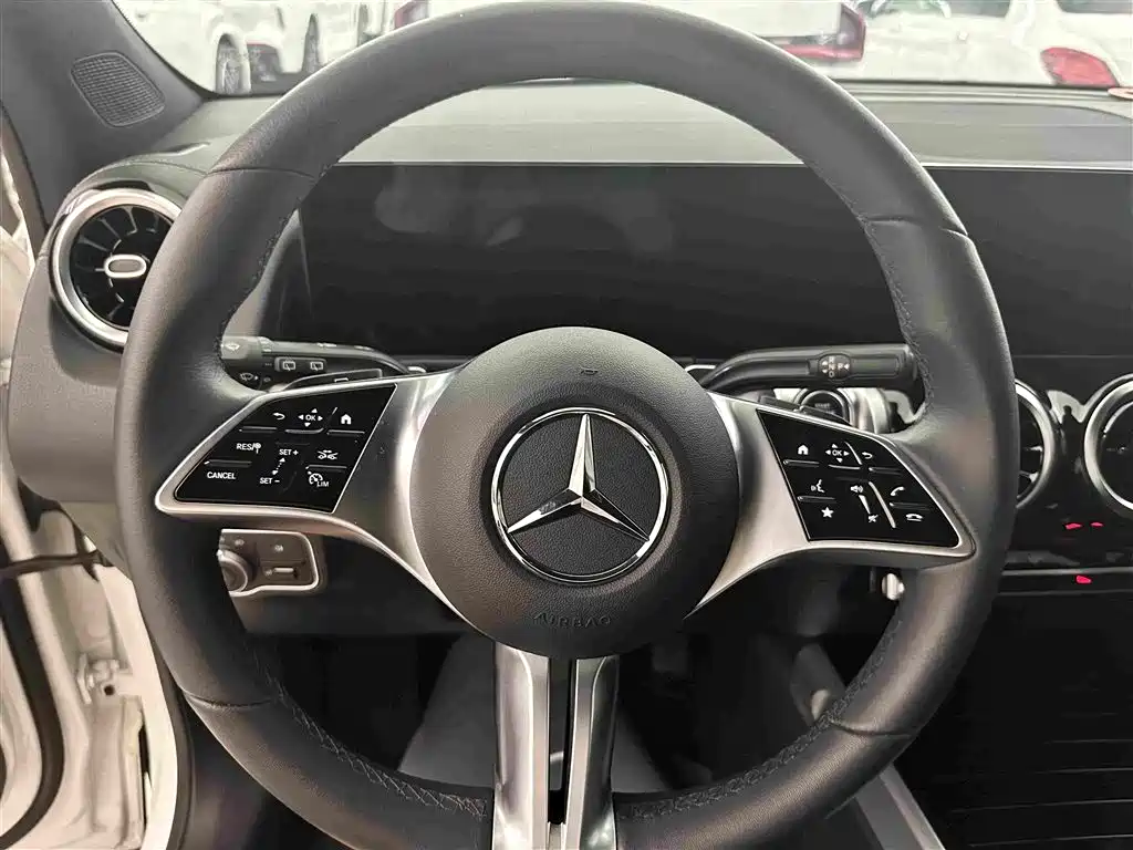Mercedes-Benz GLB 2024 — фото 12