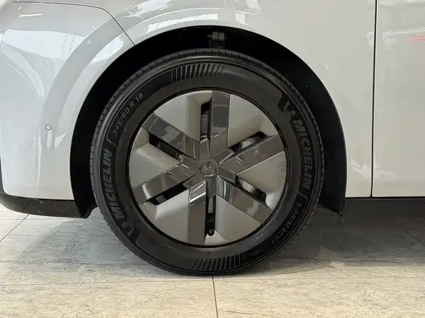 Li Auto MEGA 2025