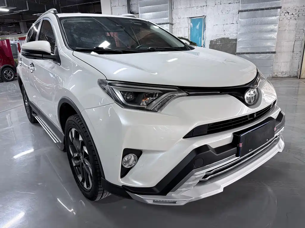 Toyota RAV4 2018 — фото 3