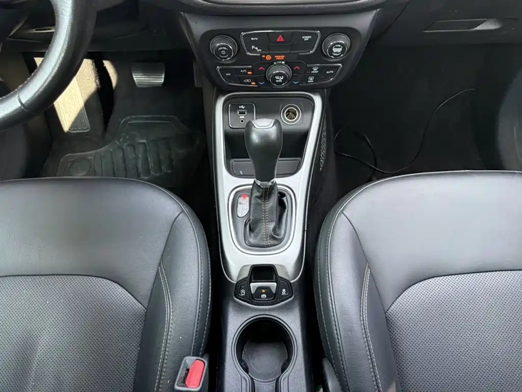 Jeep Compass 2018 — фото 6