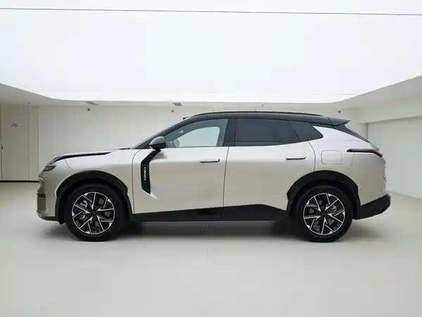 Lynk & Co 08 EM-P 2025