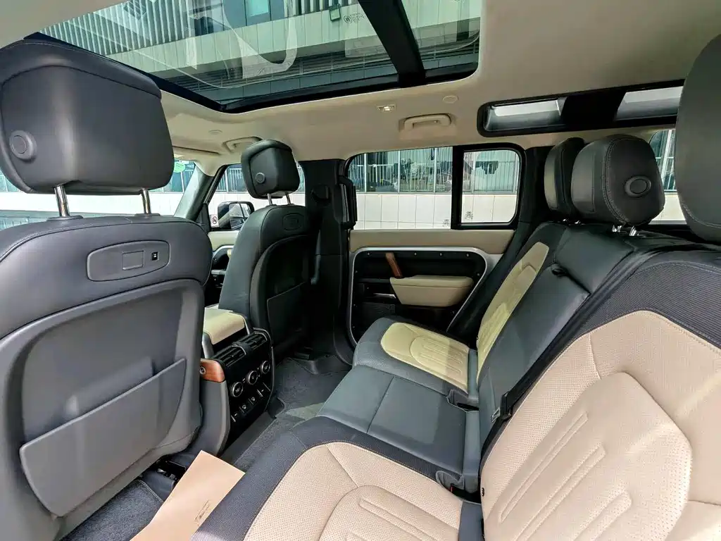 Land Rover Defender 2022 — фото 11