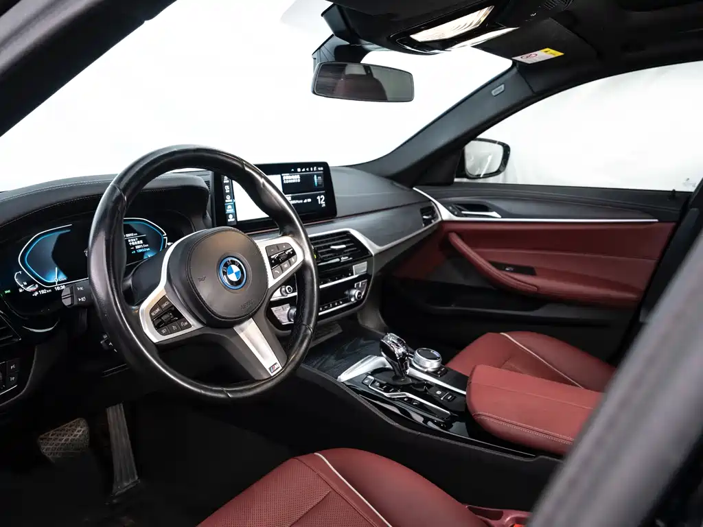BMW 5 Series New Energy 2022 — фото 15