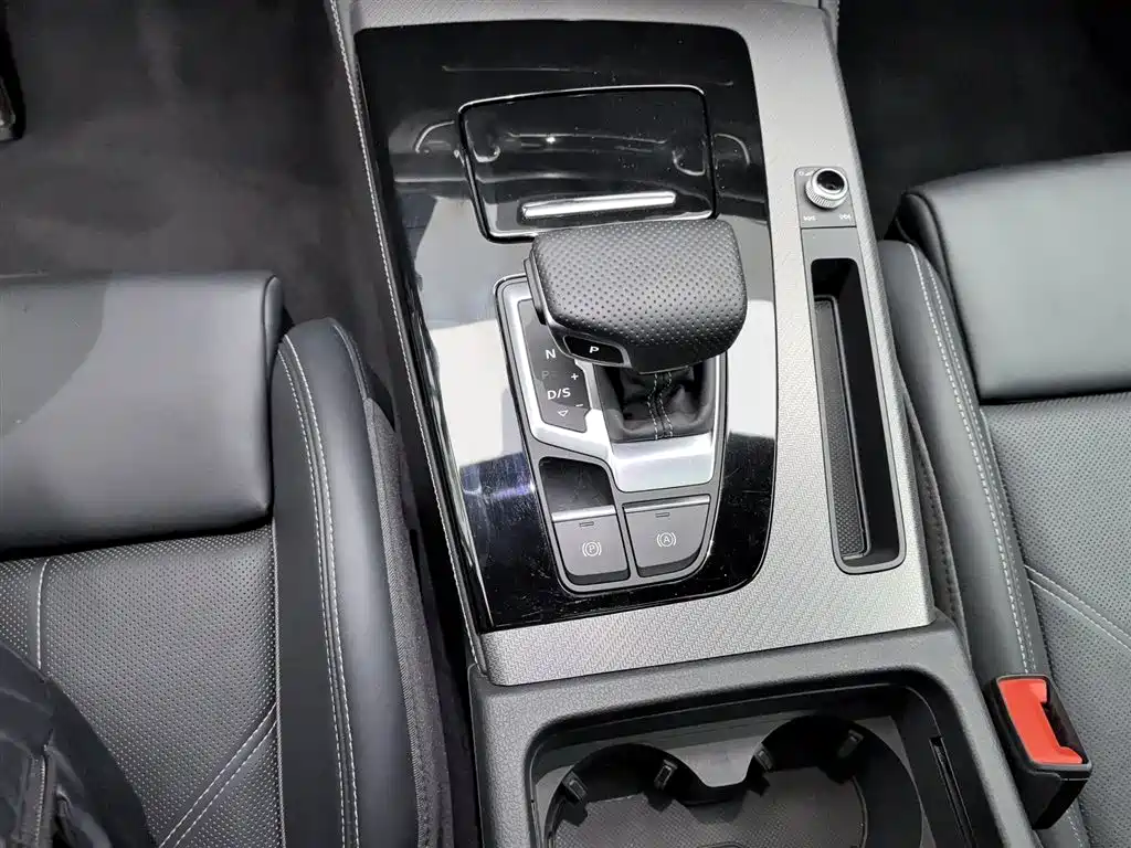 Audi Q5L 2025 — фото 13