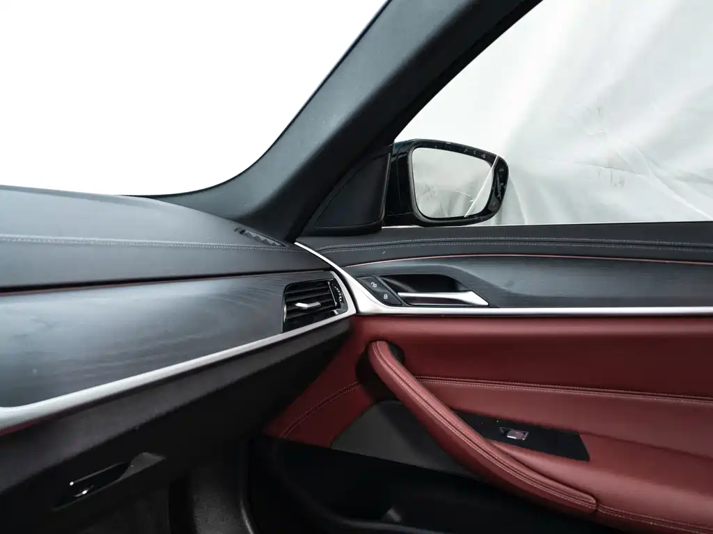 BMW 5 Series New Energy 2022 — фото 17