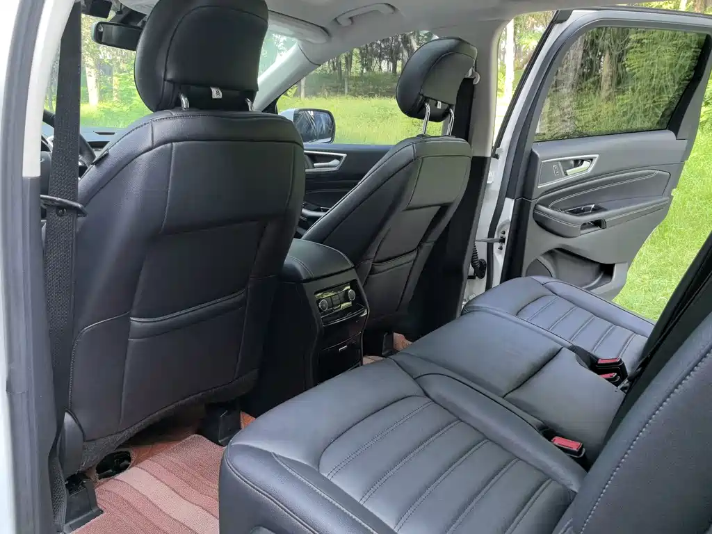 Ford Edge 2018 — фото 10