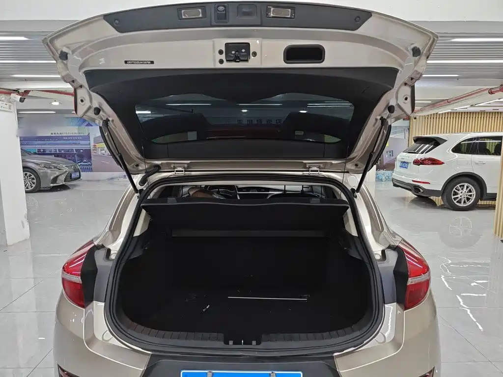 Geely Emgrand GS 2019 — фото 19