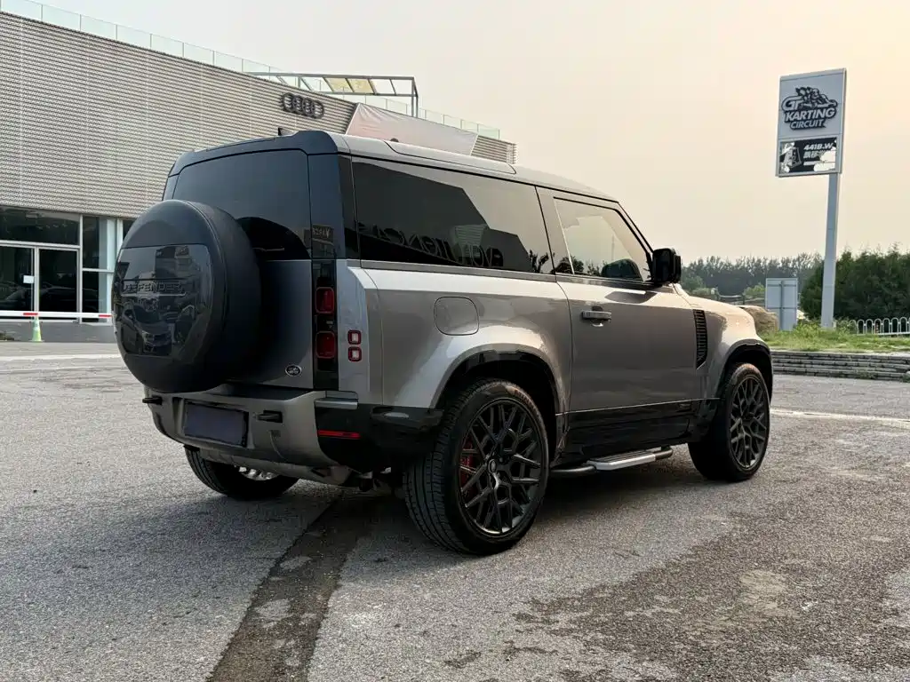 Land Rover Defender 2021 — фото 8