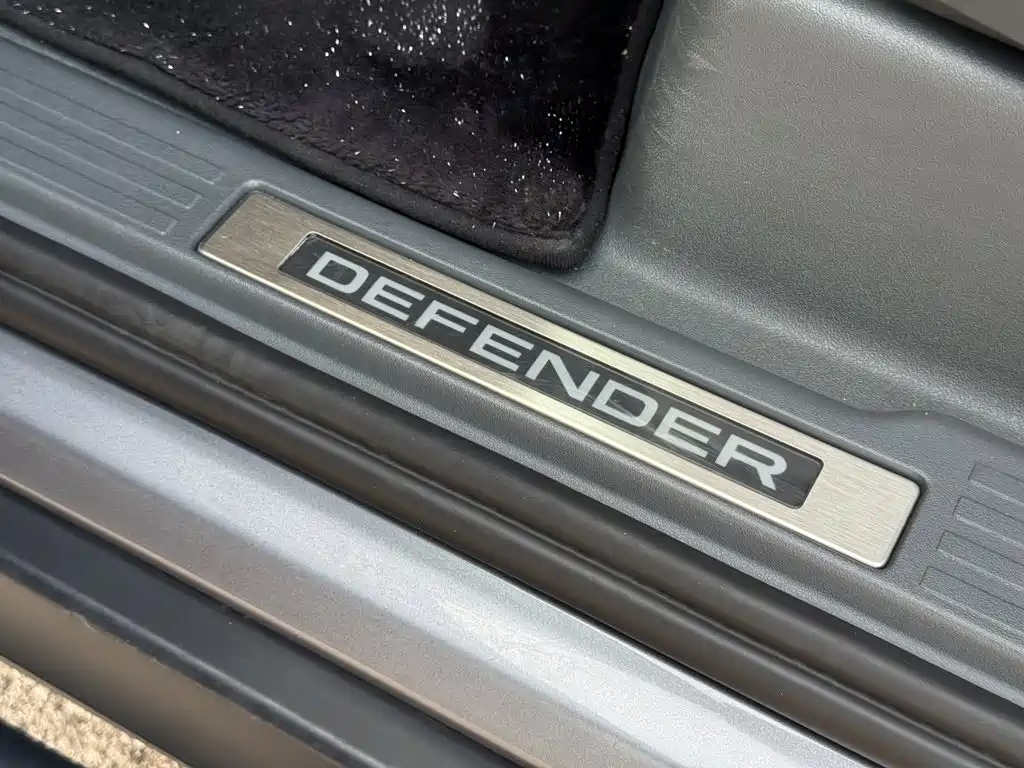 Land Rover Defender 2021 — фото 15