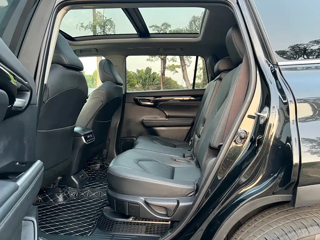 Toyota Highlander 2022 — фото 15