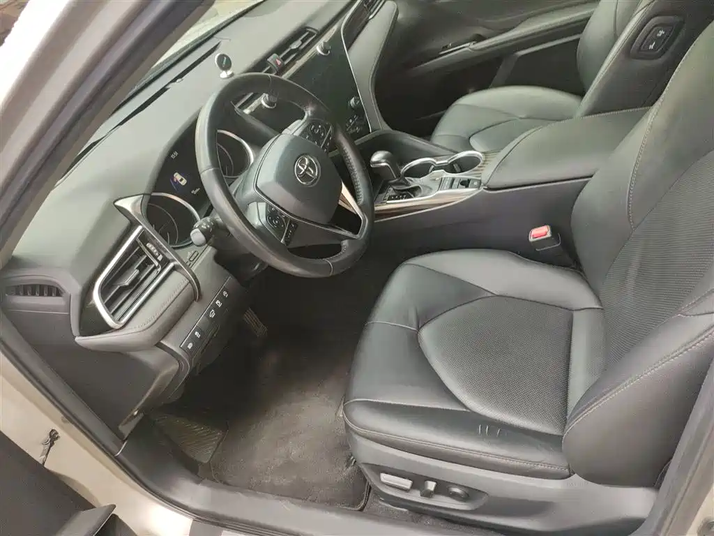 Toyota Camry 2019 — фото 15