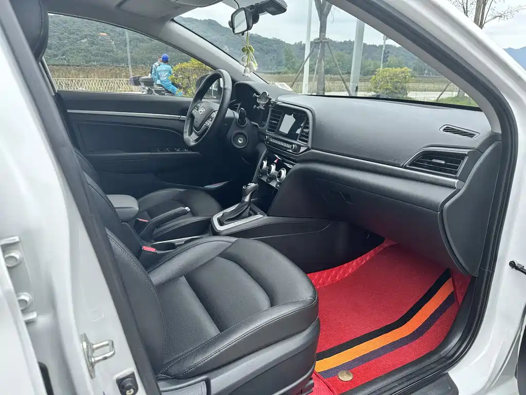 Hyundai Elantra 2019 — фото 9