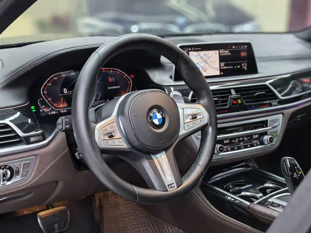 BMW 7 Series 2019 — фото 14
