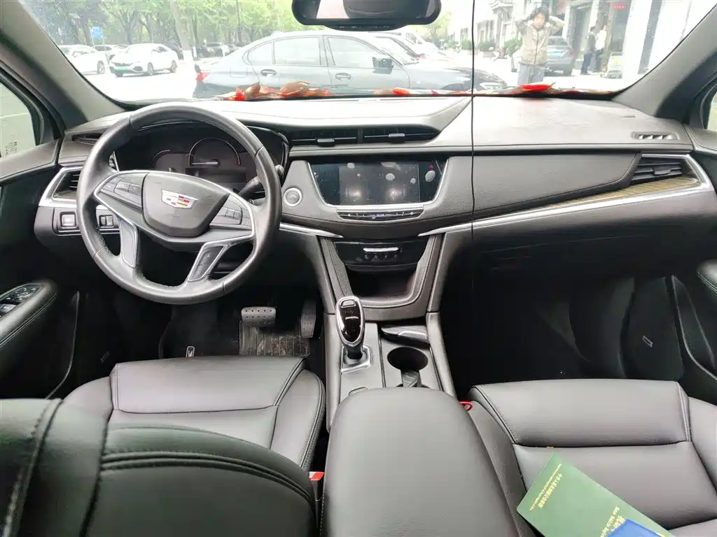Cadillac XT5 2018 — фото 13