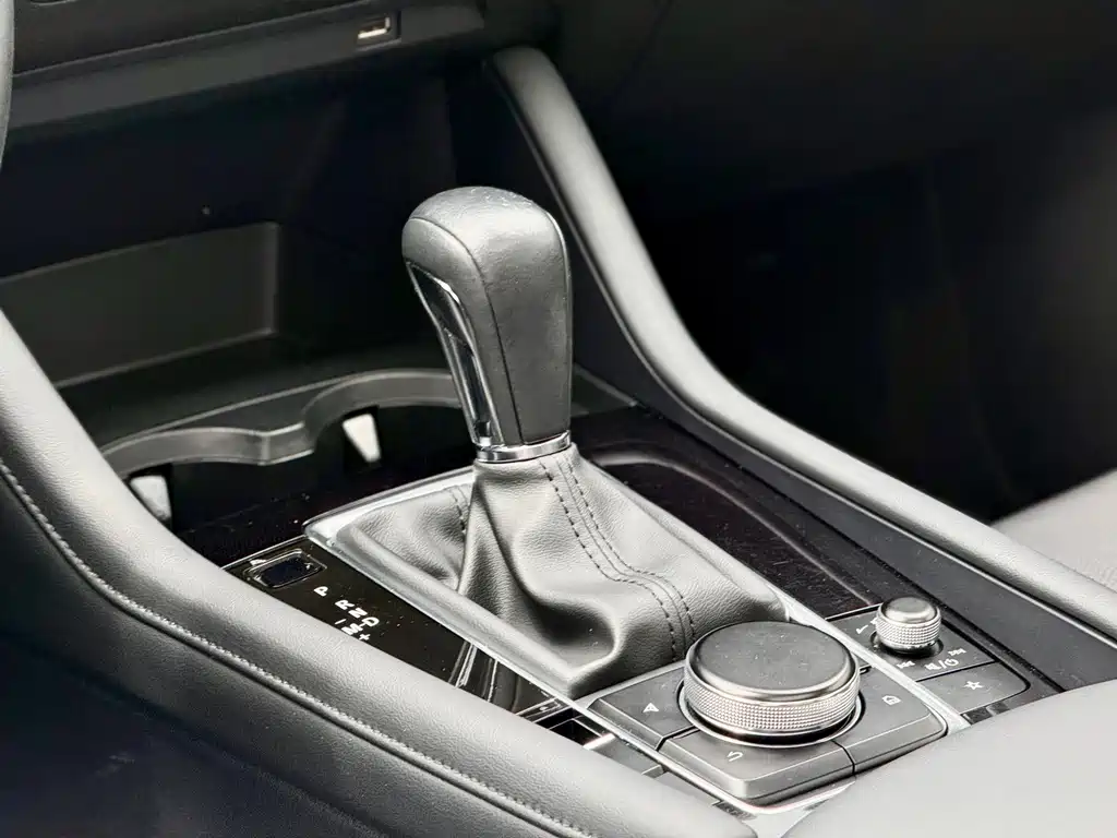 Mazda 3 Axela 2022 — фото 16