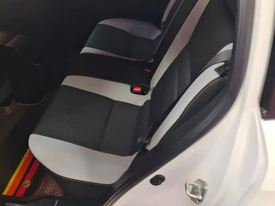 Toyota Yaris L 2020 — фото 11