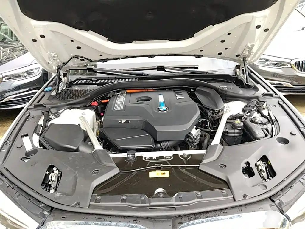 BMW 5 Series New Energy 2020 — фото 20