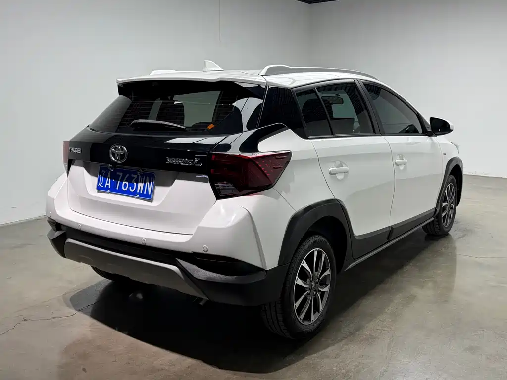 Toyota Yaris L 2022 — фото 33