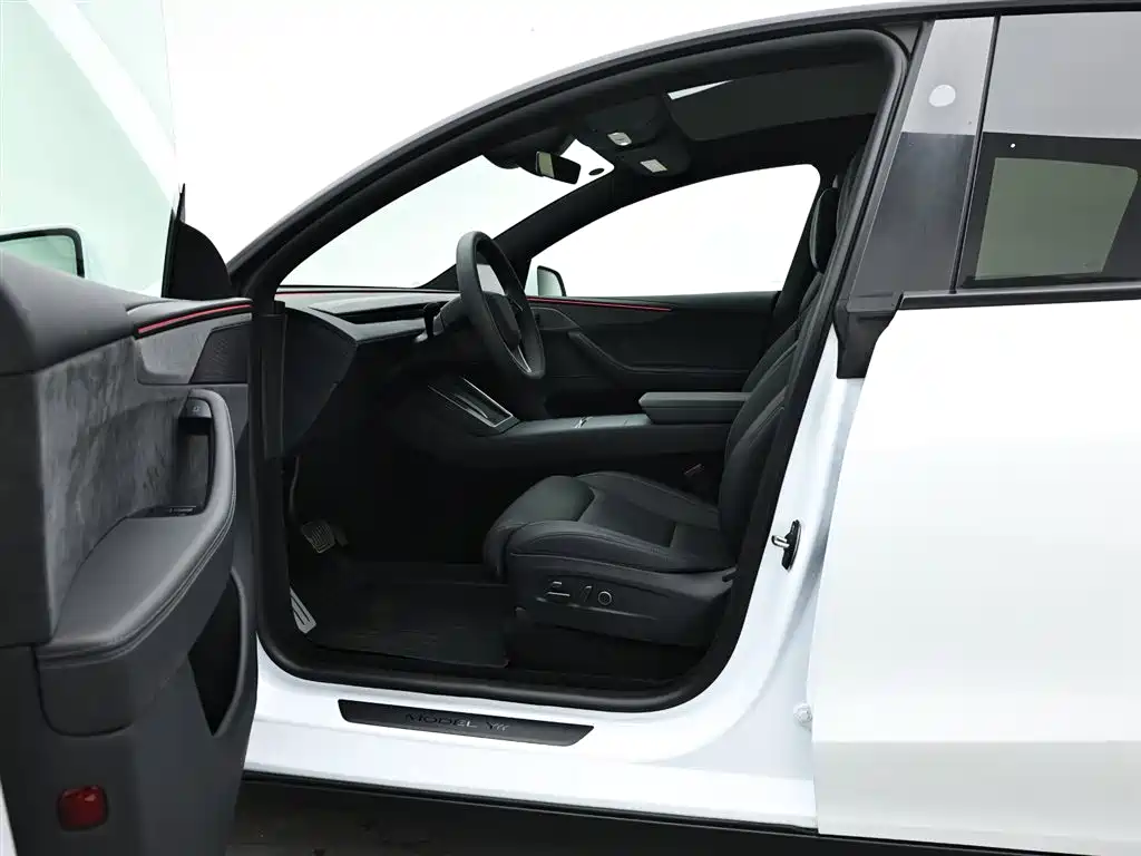 Tesla Model Y L 2025 — фото 9