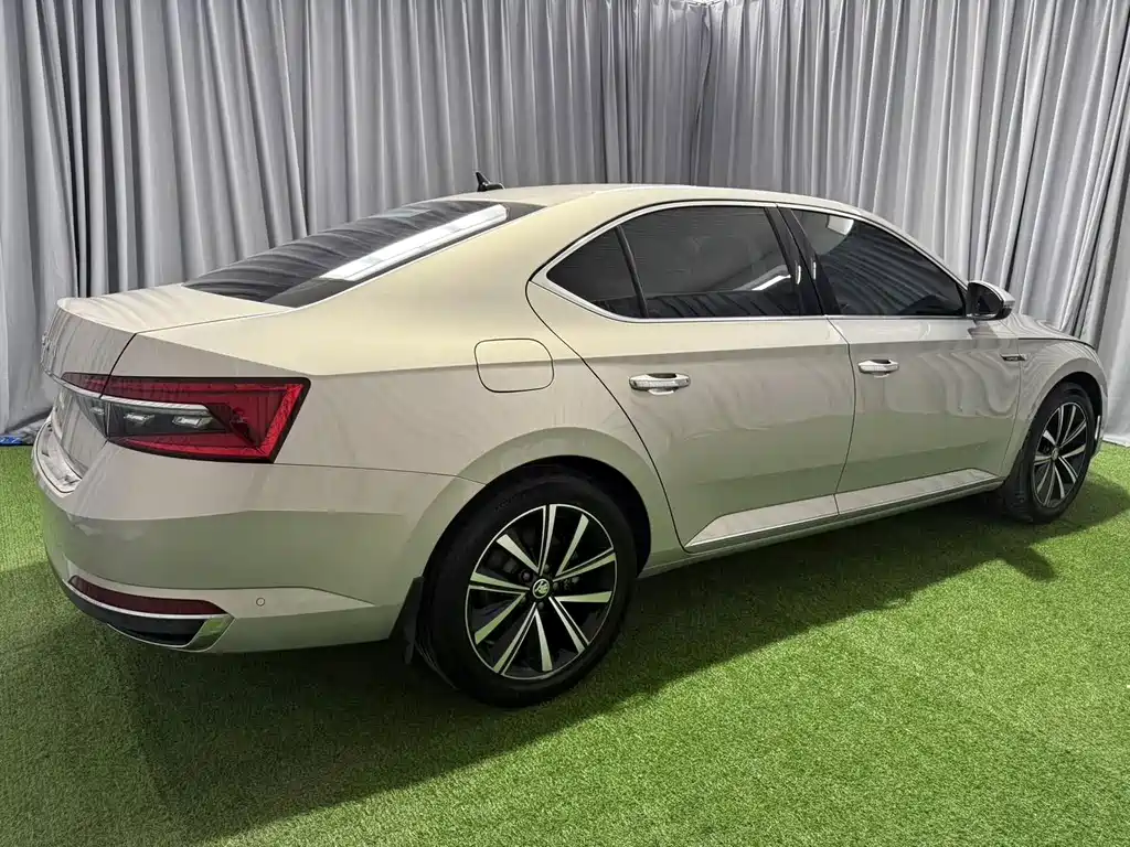 Skoda Superb 2022 — фото 4