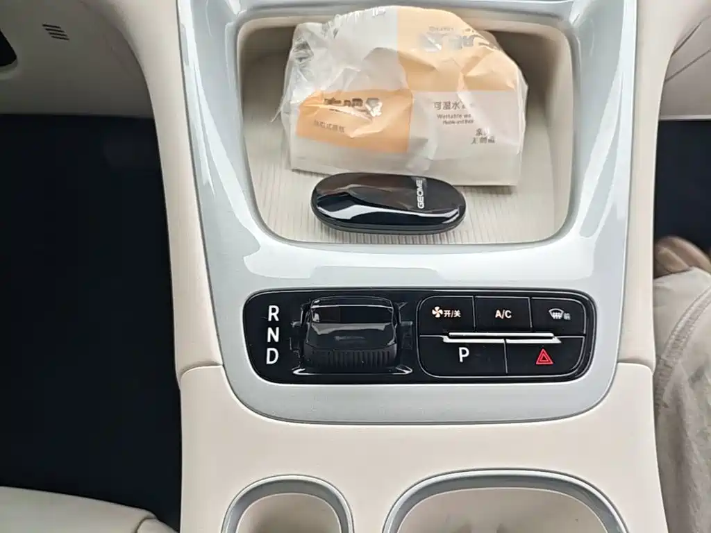Geely Galaxy Starwish 2025 — фото 14